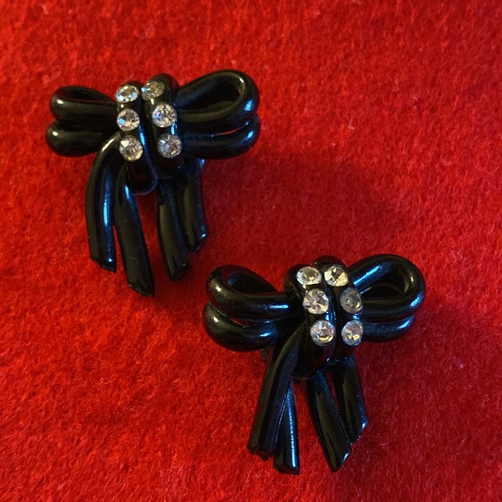 Black Art Deco Bow Design Earrings